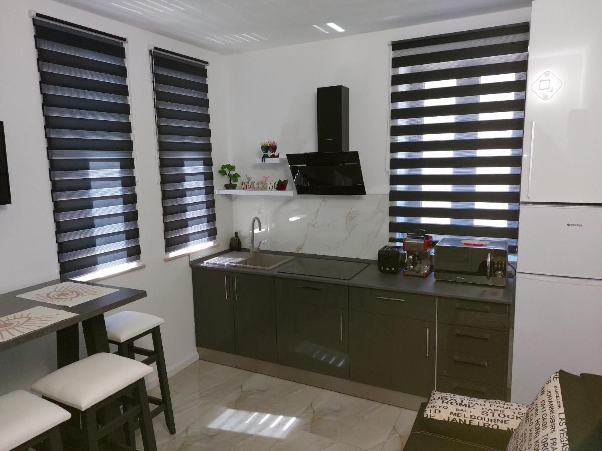 Water Lily Apartment Studio 2 Free Parking- Self Check-In Oradea Exterior photo